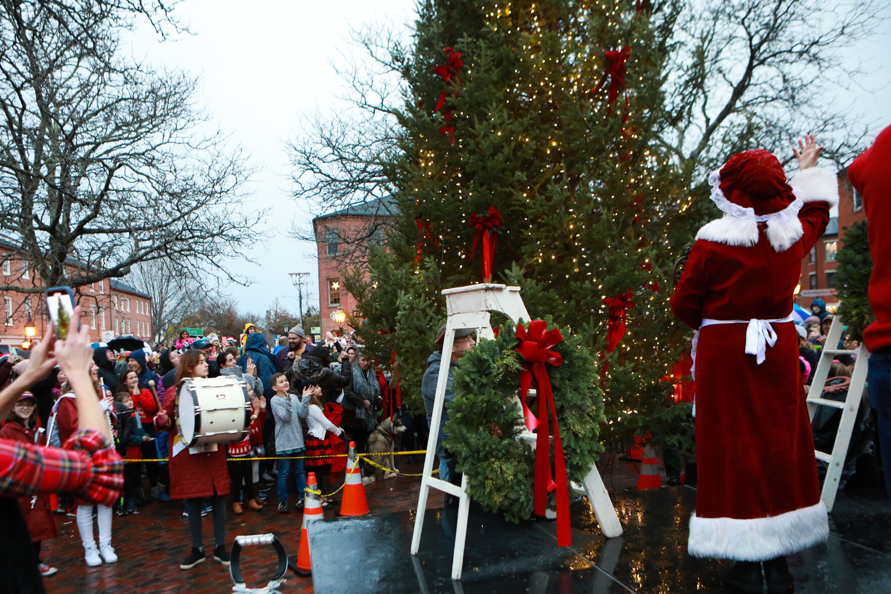 Lights, Santa, action